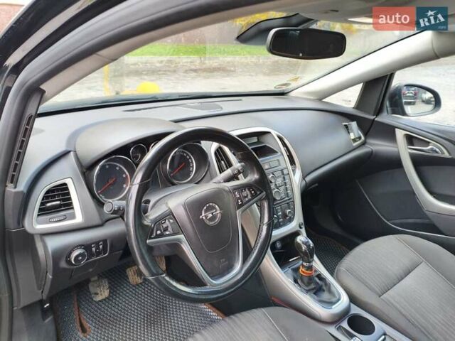 Черный Опель Астра, объемом двигателя 1.7 л и пробегом 238 тыс. км за 6000 $, фото 6 на Automoto.ua