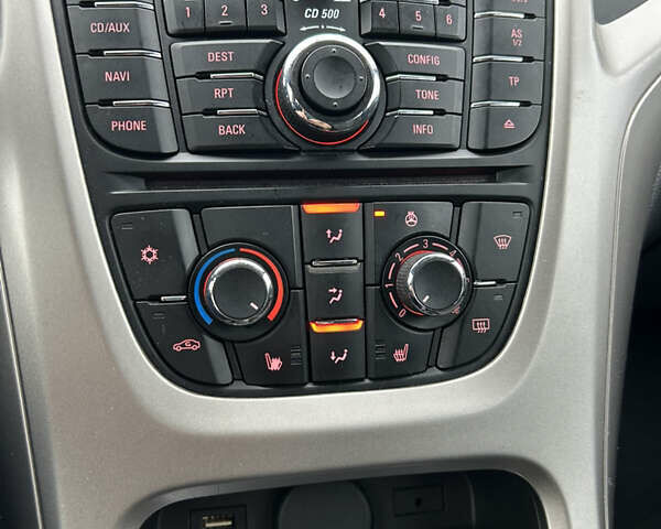 Черный Опель Астра, объемом двигателя 1.7 л и пробегом 256 тыс. км за 6200 $, фото 11 на Automoto.ua