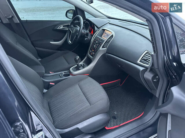 Черный Опель Астра, объемом двигателя 1.3 л и пробегом 260 тыс. км за 6200 $, фото 7 на Automoto.ua