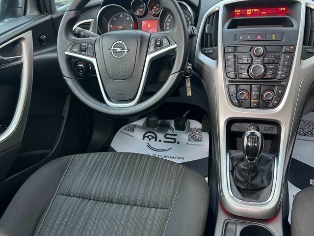 Черный Опель Астра, объемом двигателя 1.7 л и пробегом 206 тыс. км за 7400 $, фото 5 на Automoto.ua