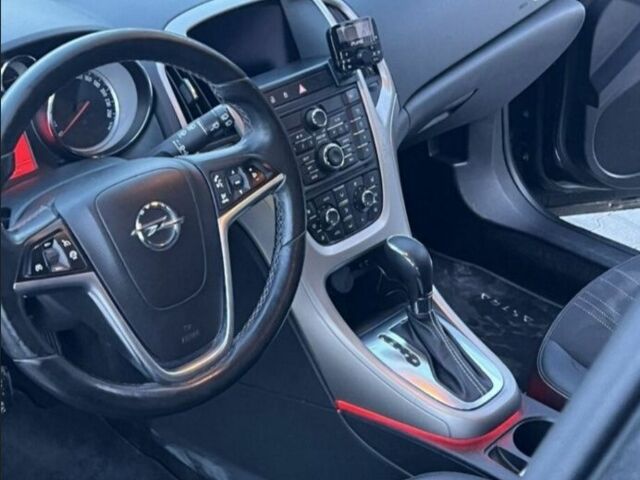 Черный Опель Астра, объемом двигателя 1.4 л и пробегом 275 тыс. км за 7500 $, фото 3 на Automoto.ua