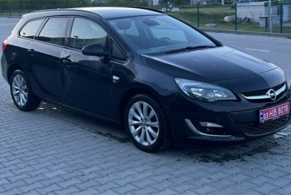 Черный Опель Астра, объемом двигателя 1.4 л и пробегом 275 тыс. км за 7500 $, фото 6 на Automoto.ua