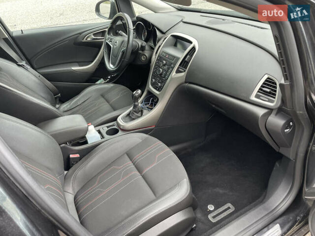 Черный Опель Астра, объемом двигателя 1.7 л и пробегом 230 тыс. км за 5950 $, фото 8 на Automoto.ua