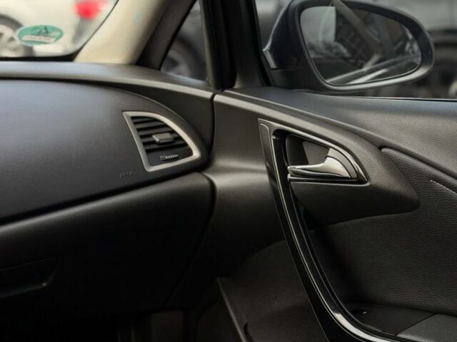 Черный Опель Астра, объемом двигателя 1.7 л и пробегом 212 тыс. км за 7000 $, фото 17 на Automoto.ua