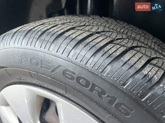 Черный Опель Астра, объемом двигателя 1.4 л и пробегом 210 тыс. км за 5900 $, фото 24 на Automoto.ua