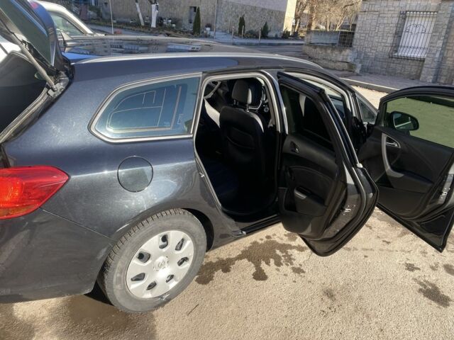 Черный Опель Астра, объемом двигателя 1.7 л и пробегом 260 тыс. км за 7500 $, фото 9 на Automoto.ua