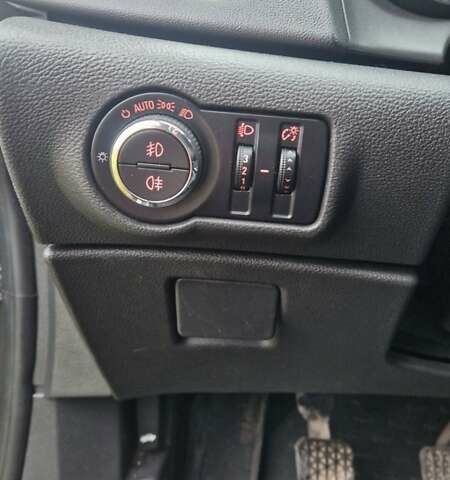 Черный Опель Астра, объемом двигателя 1.7 л и пробегом 200 тыс. км за 7200 $, фото 13 на Automoto.ua