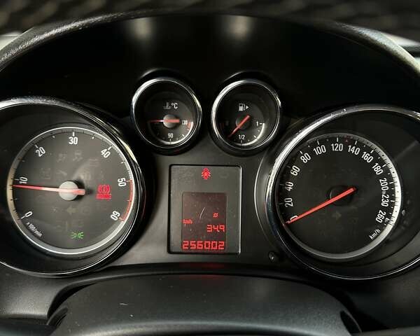 Опель Астра 2012 в Черновцах на Automoto.ua Черный Опель Астра, объемом двигателя 1.7 л и пробегом 256 тыс. км за 8177 $, фото 5 на Automoto.ua