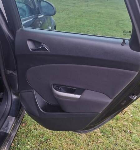 Черный Опель Астра, объемом двигателя 1.7 л и пробегом 200 тыс. км за 7200 $, фото 6 на Automoto.ua