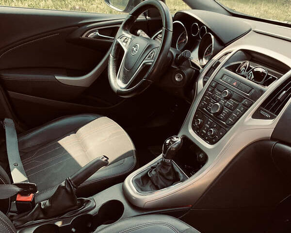 Черный Опель Астра, объемом двигателя 1.7 л и пробегом 230 тыс. км за 6500 $, фото 8 на Automoto.ua