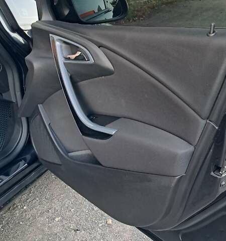 Черный Опель Астра, объемом двигателя 1.7 л и пробегом 267 тыс. км за 7199 $, фото 20 на Automoto.ua