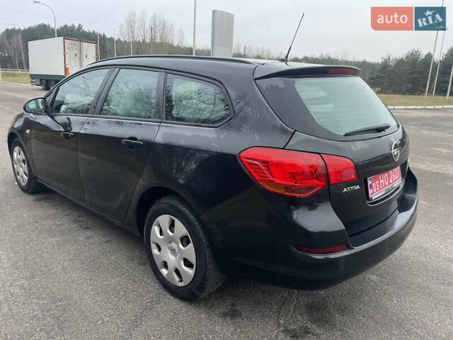 Черный Опель Астра, объемом двигателя 1.4 л и пробегом 210 тыс. км за 5900 $, фото 6 на Automoto.ua
