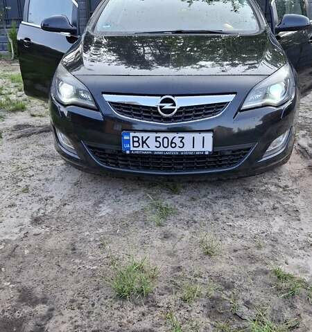 Черный Опель Астра, объемом двигателя 1.96 л и пробегом 241 тыс. км за 7300 $, фото 4 на Automoto.ua