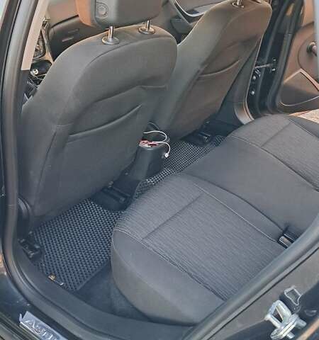 Черный Опель Астра, объемом двигателя 1.7 л и пробегом 267 тыс. км за 7199 $, фото 34 на Automoto.ua