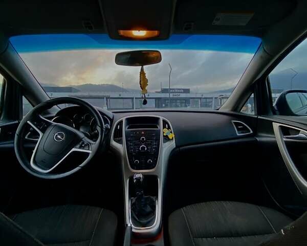 Черный Опель Астра, объемом двигателя 1.3 л и пробегом 205 тыс. км за 6800 $, фото 6 на Automoto.ua