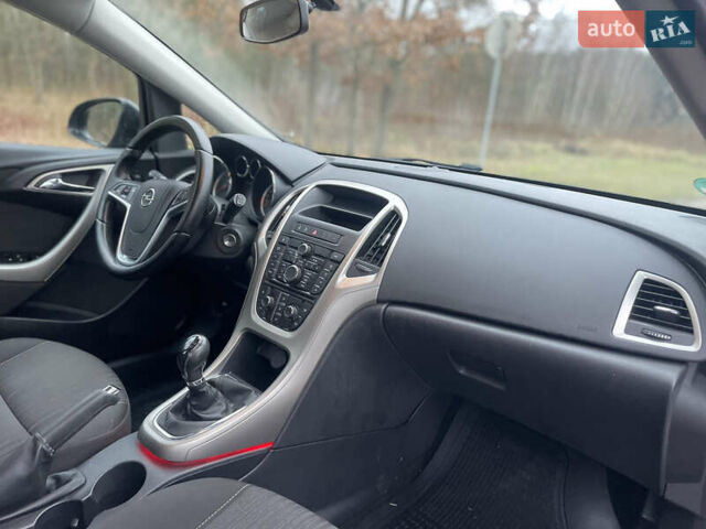 Черный Опель Астра, объемом двигателя 1.4 л и пробегом 210 тыс. км за 5900 $, фото 18 на Automoto.ua