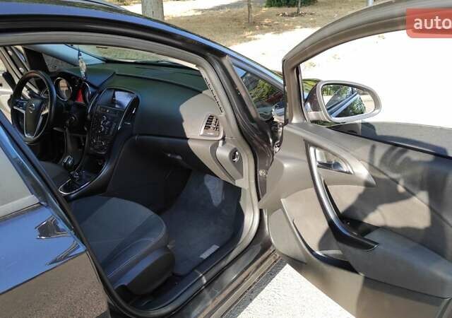 Опель Астра 2012 у Одесі на Automoto.ua Чорний Опель Астра, об'ємом двигуна 1.7 л та пробігом 247 тис. км за 7000 $, фото 7 на Automoto.ua