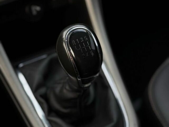 Черный Опель Астра, объемом двигателя 1.7 л и пробегом 212 тыс. км за 7000 $, фото 15 на Automoto.ua