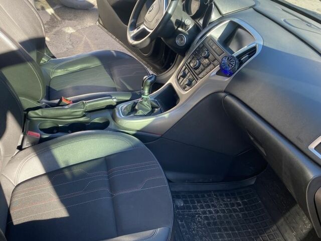 Черный Опель Астра, объемом двигателя 1.7 л и пробегом 260 тыс. км за 7500 $, фото 7 на Automoto.ua