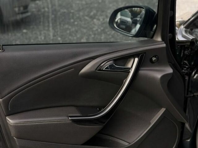 Черный Опель Астра, объемом двигателя 1.7 л и пробегом 212 тыс. км за 7000 $, фото 7 на Automoto.ua