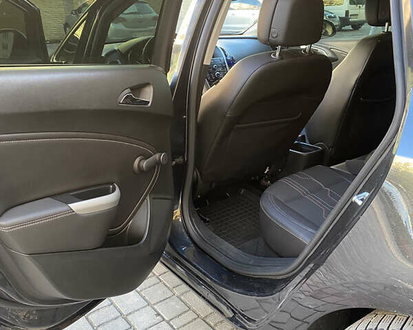 Черный Опель Астра, объемом двигателя 1.7 л и пробегом 260 тыс. км за 7500 $, фото 6 на Automoto.ua