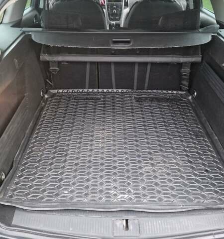 Черный Опель Астра, объемом двигателя 1.7 л и пробегом 200 тыс. км за 7200 $, фото 7 на Automoto.ua