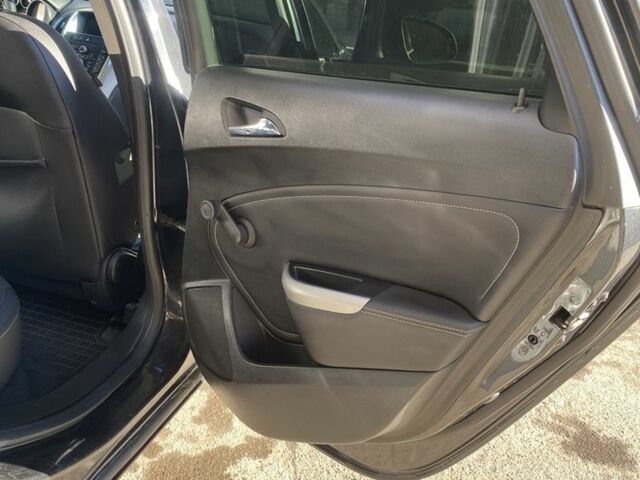 Черный Опель Астра, объемом двигателя 1.7 л и пробегом 260 тыс. км за 7500 $, фото 10 на Automoto.ua