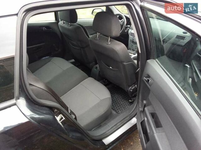 Черный Опель Астра, объемом двигателя 1.69 л и пробегом 260 тыс. км за 5600 $, фото 7 на Automoto.ua