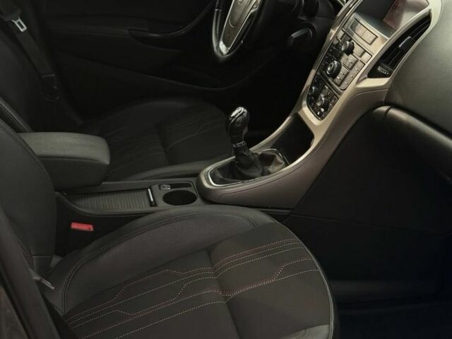 Черный Опель Астра, объемом двигателя 1.7 л и пробегом 212 тыс. км за 7000 $, фото 16 на Automoto.ua