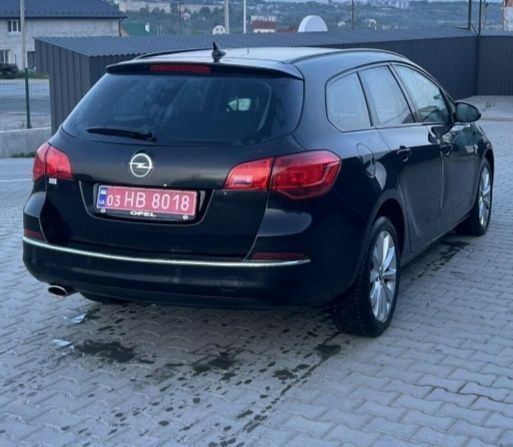 Черный Опель Астра, объемом двигателя 1.4 л и пробегом 275 тыс. км за 7500 $, фото 1 на Automoto.ua