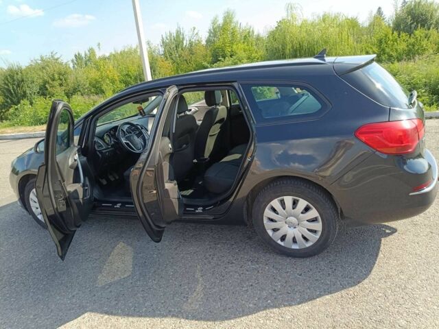 Опель Астра 2012 у Києві на Automoto.ua Чорний Опель Астра, об'ємом двигуна 1.7 л та пробігом 260 тис. км за 6300 $, фото 4 на Automoto.ua