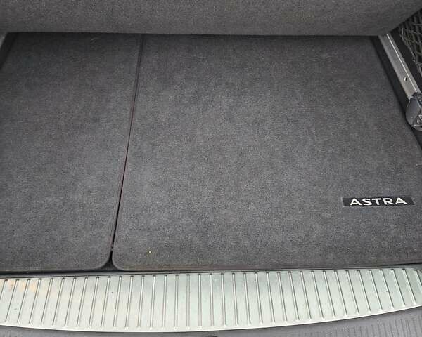 Черный Опель Астра, объемом двигателя 2 л и пробегом 175 тыс. км за 8300 $, фото 10 на Automoto.ua