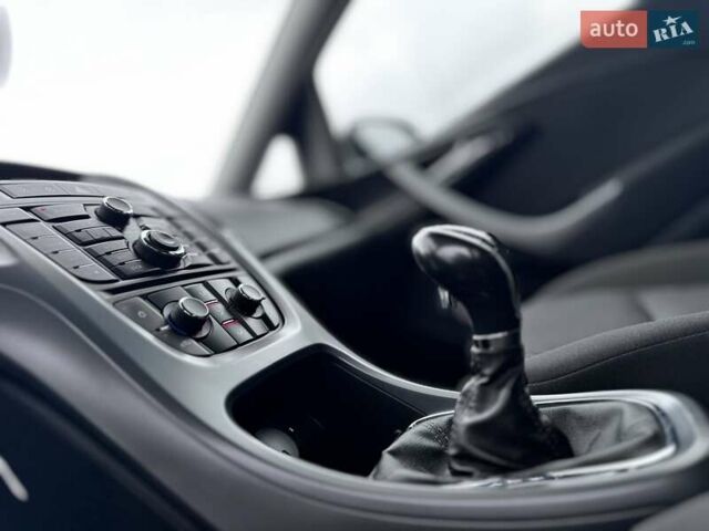 Черный Опель Астра, объемом двигателя 1.4 л и пробегом 158 тыс. км за 7400 $, фото 14 на Automoto.ua