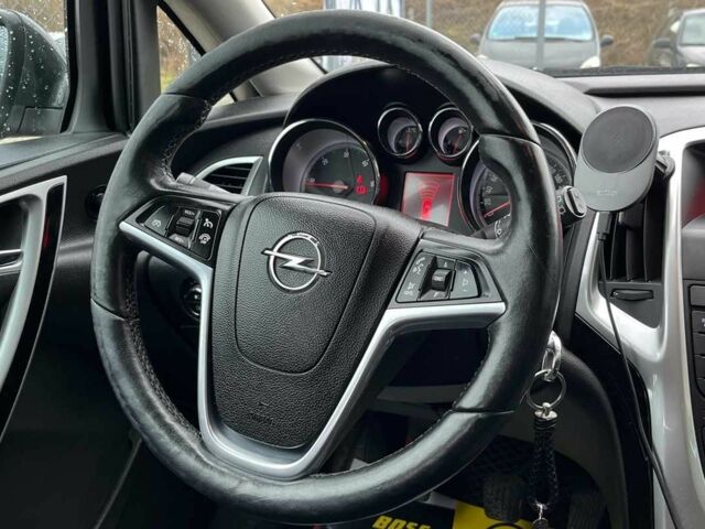 Черный Опель Астра, объемом двигателя 1.7 л и пробегом 285 тыс. км за 8700 $, фото 13 на Automoto.ua