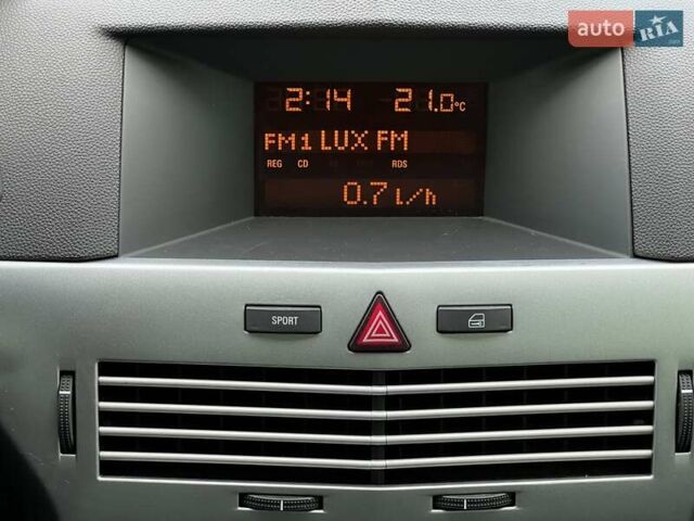 Черный Опель Астра, объемом двигателя 1.6 л и пробегом 145 тыс. км за 6400 $, фото 26 на Automoto.ua