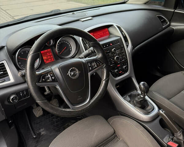 Черный Опель Астра, объемом двигателя 1.7 л и пробегом 258 тыс. км за 6999 $, фото 33 на Automoto.ua