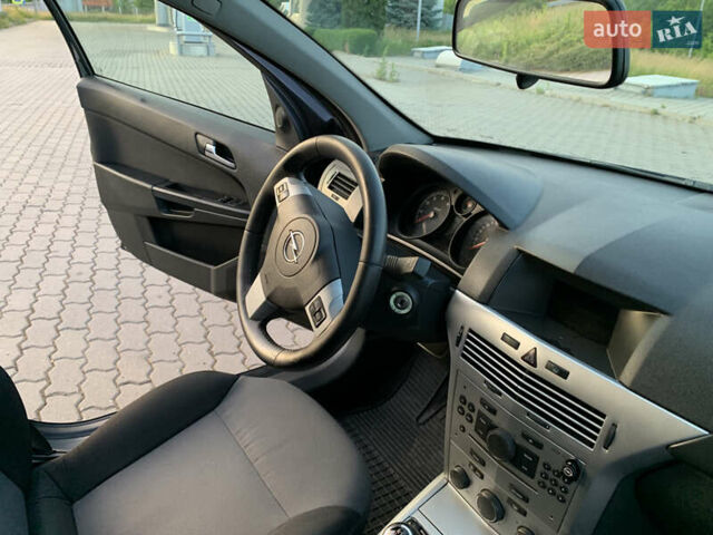 Черный Опель Астра, объемом двигателя 1.6 л и пробегом 230 тыс. км за 6000 $, фото 28 на Automoto.ua