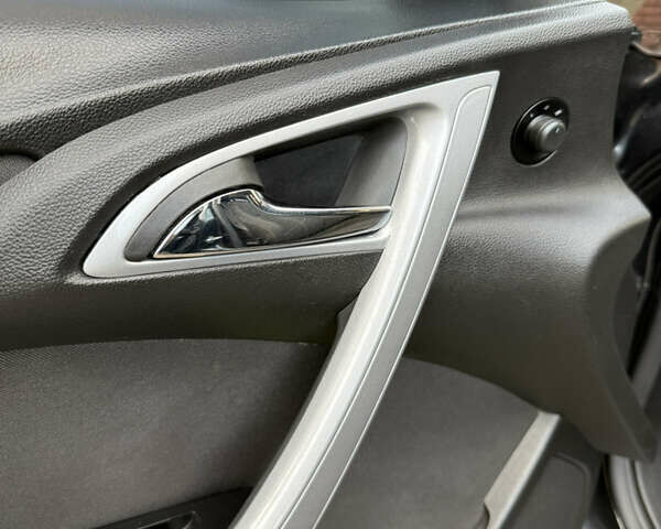 Черный Опель Астра, объемом двигателя 1.7 л и пробегом 258 тыс. км за 6999 $, фото 65 на Automoto.ua