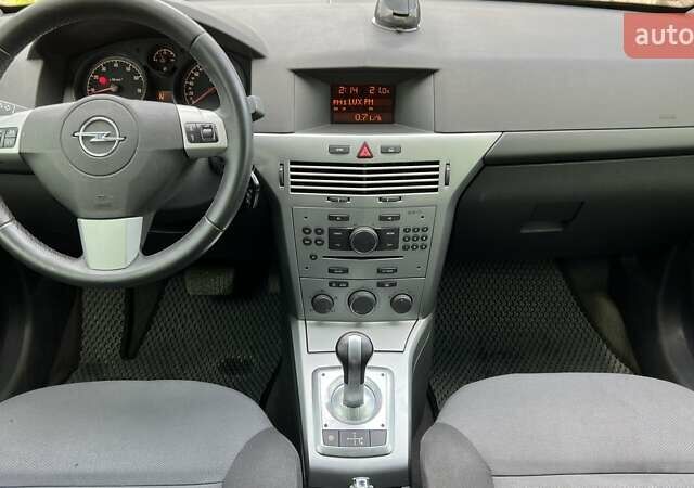 Черный Опель Астра, объемом двигателя 1.6 л и пробегом 145 тыс. км за 6400 $, фото 23 на Automoto.ua