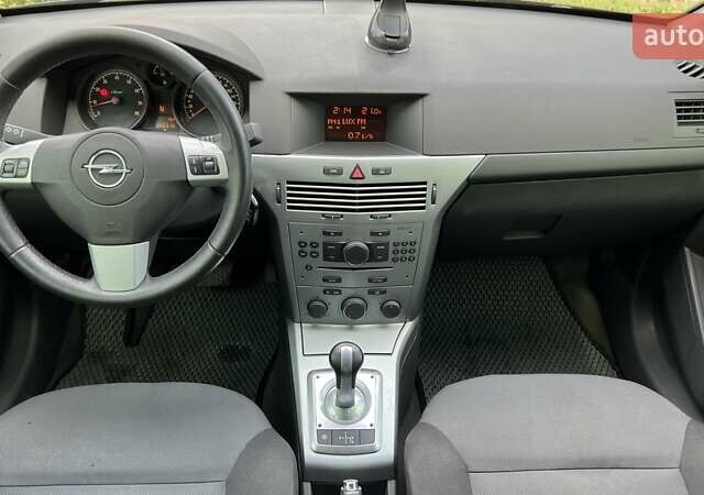 Черный Опель Астра, объемом двигателя 1.6 л и пробегом 145 тыс. км за 6400 $, фото 21 на Automoto.ua