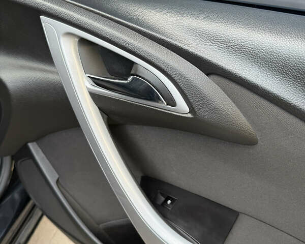 Черный Опель Астра, объемом двигателя 1.7 л и пробегом 258 тыс. км за 6999 $, фото 71 на Automoto.ua