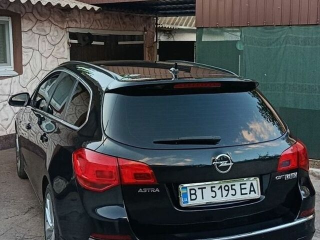 Черный Опель Астра, объемом двигателя 1.7 л и пробегом 254 тыс. км за 8300 $, фото 11 на Automoto.ua