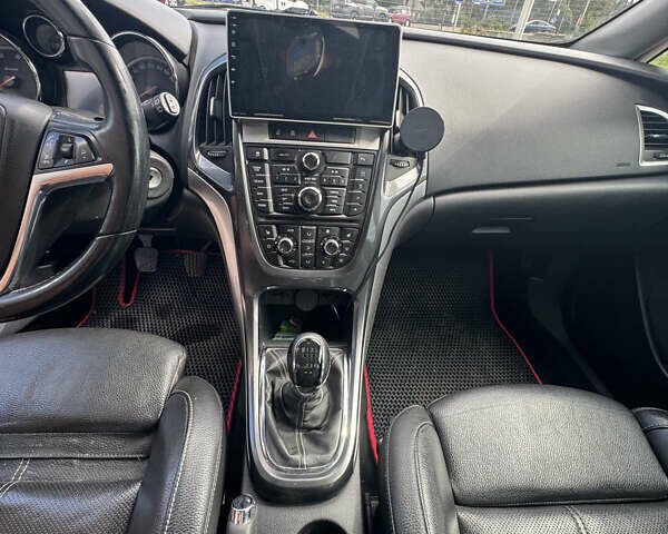 Черный Опель Астра, объемом двигателя 1.7 л и пробегом 191 тыс. км за 7800 $, фото 43 на Automoto.ua