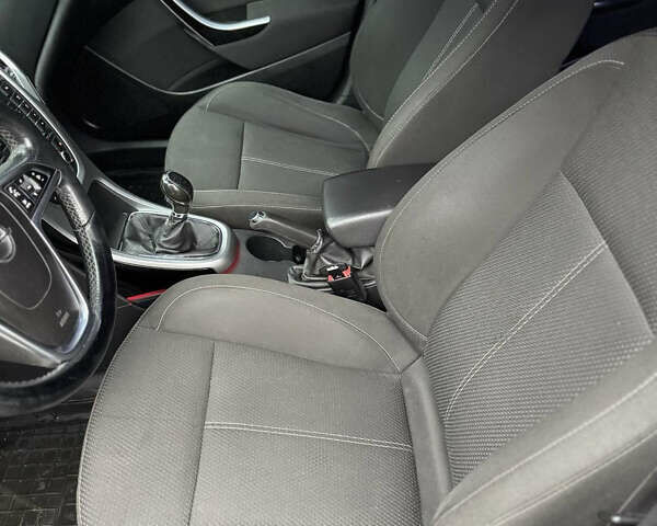 Черный Опель Астра, объемом двигателя 1.7 л и пробегом 245 тыс. км за 7000 $, фото 14 на Automoto.ua