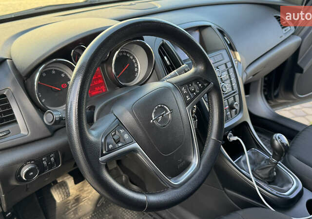 Черный Опель Астра, объемом двигателя 1.25 л и пробегом 220 тыс. км за 7950 $, фото 50 на Automoto.ua