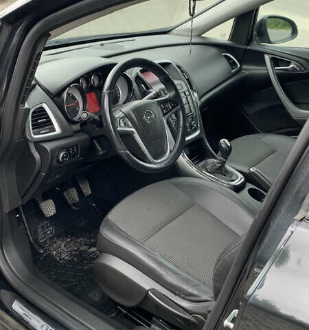 Черный Опель Астра, объемом двигателя 1.7 л и пробегом 234 тыс. км за 8700 $, фото 5 на Automoto.ua