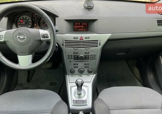 Черный Опель Астра, объемом двигателя 1.6 л и пробегом 145 тыс. км за 6400 $, фото 22 на Automoto.ua