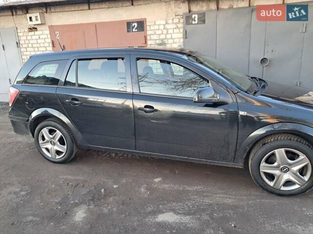 Черный Опель Астра, объемом двигателя 1.6 л и пробегом 318 тыс. км за 5400 $, фото 10 на Automoto.ua