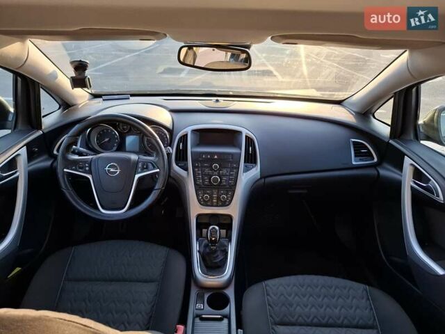 Черный Опель Астра, объемом двигателя 1.4 л и пробегом 236 тыс. км за 8200 $, фото 3 на Automoto.ua