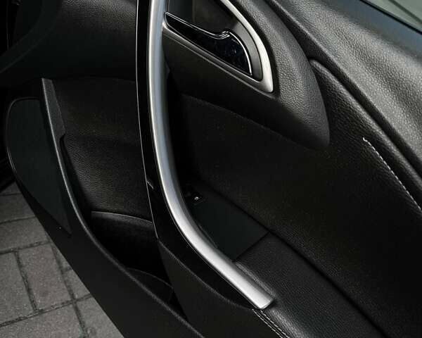 Черный Опель Астра, объемом двигателя 1.7 л и пробегом 218 тыс. км за 8500 $, фото 26 на Automoto.ua